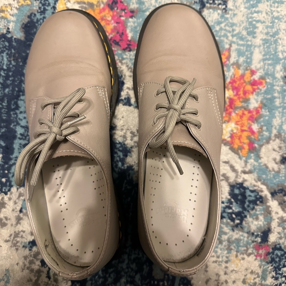 Dr. Martens Smooth Leather Oxford in Taupe